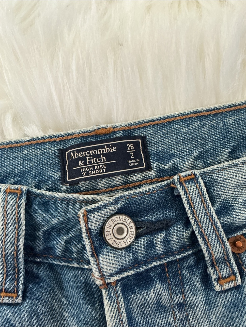 Abercrombie & Fitch High Rise Distressed Denim 9” Bermuda Shorts Size 26 - Picture 5 of 5